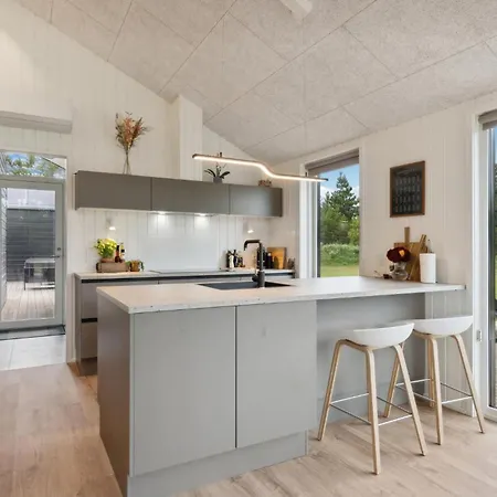 4 Bedroom Stunning In Holiday home