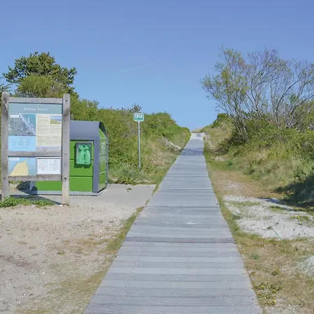 4 Bedroom Stunning In Prázdninový dům Strandby