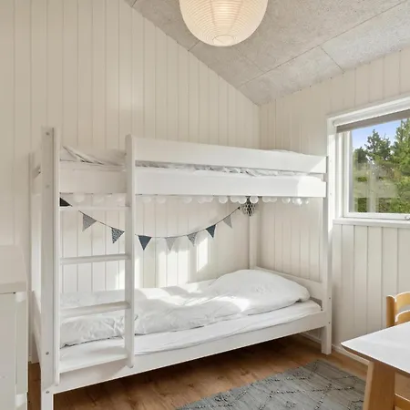 4 Bedroom Stunning In * Strandby