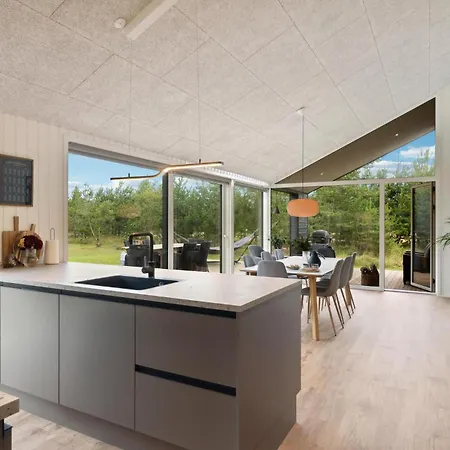 4 Bedroom Stunning In * Strandby