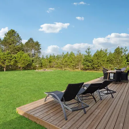 4 Bedroom Stunning In Ferienhaus Strandby
